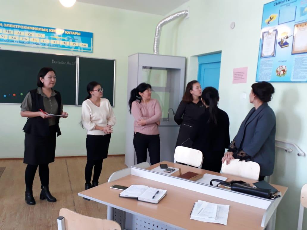 «Шетел тілі пәні сабақтарында қалыптастырушы бағалауды жүзеге асыру: мәселелері мен перспективалары» тақырыбында​ аудандық семинар өтті.